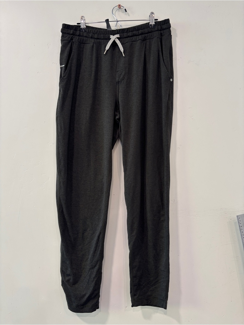 Vuori Black Men's Drawstring Joggers